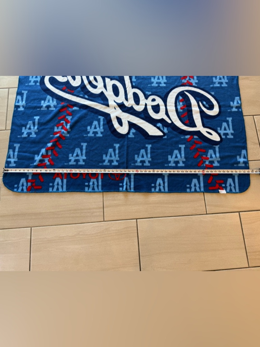Navy Blue Los Angeles Dodgers Fleece Throw Blanket - Picture 3 of 5
